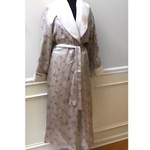 VICTORIA SECRET FLEECE LINED SATIN ROBE